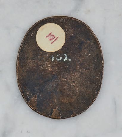  Plaquette ovale en bronze à patine brune représentant le Triomphe de Galatée. La...