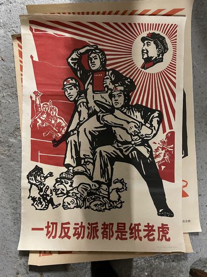 null Lot de trois affiches de la Révolution culturelle chinoise