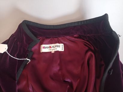 SAINT LAURENT Rive Gauche Purple velvet jacket
Size 38