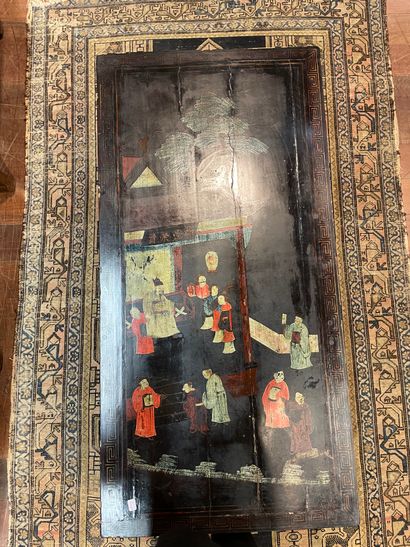 CHINE Table basse en bois laqué à décor de scène de palais (Accidents)
39 x 110 x...