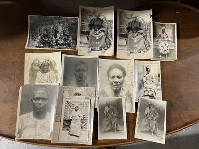 null 
Lot de photographies en noir et blanc



Portraits d'Africains
