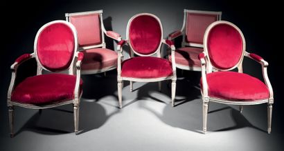 null Meeting of three armchairs, one pair with medallion back in cabriolet in molded...