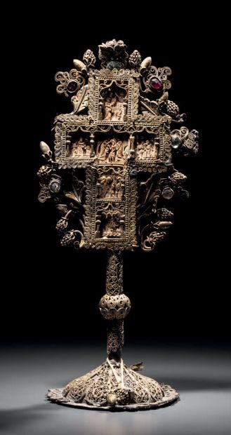 null Wooden cross finely carved representing on both sides scenes of the Life of...