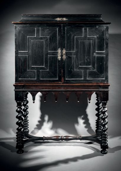 null Exceptional Antwerp cabinet with paintings and embroideries
Cabinet in ebony...