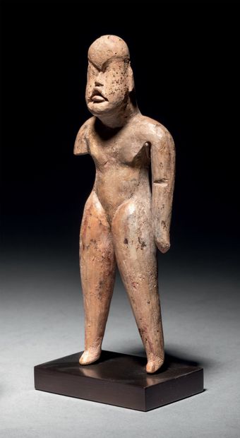 
Ɵ Olmec (Las Bocas) standing figurine, Mexico,...