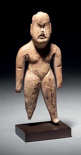 
Ɵ Olmec (Las Bocas) standing figure, Mexico,...