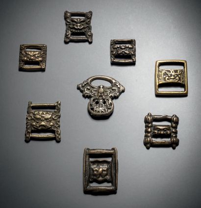 null Thokcha et boucles de Sutra, Tibet, 19e siècle ou antérieur
Environ 3 x 4 cm....