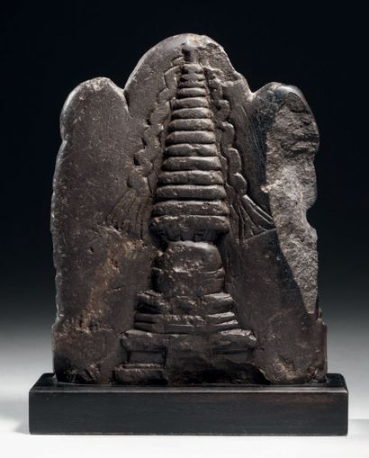 null Triade Bouddhique, Inde, Cachemire, 8e siècle H. 14 cm. Chlorite grise
Le Bouddha...