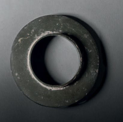 null Bracelet, Thaïlande, culture de Ban Chiang, c. 2000 av. JC D. 10,4 cm. Pierre
Bracelet...