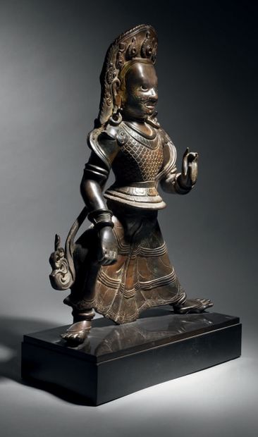 null Bhimsen, Népal, 19e siècle H. 45 cm. Alliage de cuivre
Bhimsen se tient debout...