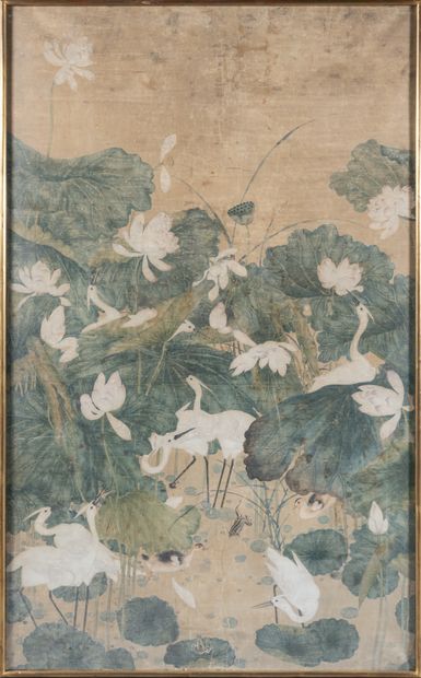 CHINE - XVIIIe siècle Encre et couleurs sur soie, représentant des fleurs et feuilles...