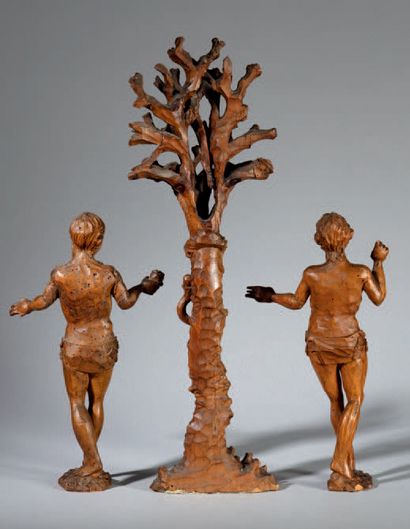 null Groupe en bois de résineux sculpté en ronde-bosse, dos ébauché, représentant...