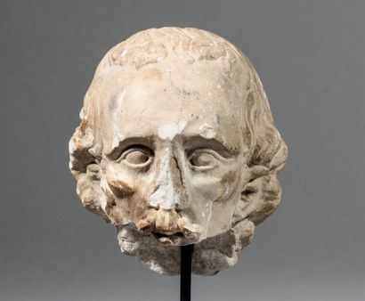 Tête d'homme barbu en marbre sculpté, fragment....