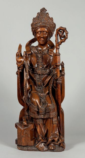 null Beautiful Saint Eloi in carved oak with slight traces of polychromy, rough back....