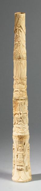 null Rare wind instrument, oboe ?, in richly carved bone. It is made of four cylindrical...