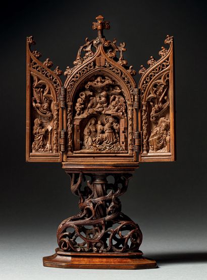 Miniature triptych in finely carved boxwood....