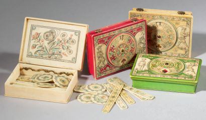 null Jeu de quadrille composé de quatre boîtes en ivoire à décor gravé et polychromé....