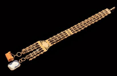 null * Rare gold chatelaine (750 thousandths) of revolutionary period with four bands...