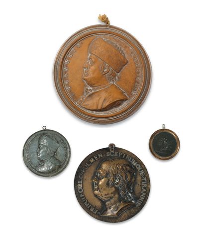 Lot of 4 medallions, three of them with the...
