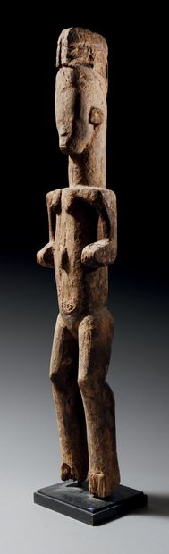 null IGBO ALUSI STATUE, NIGERIA
H. 118 cm
Large Igbo statue depicting an anthropomorphic...