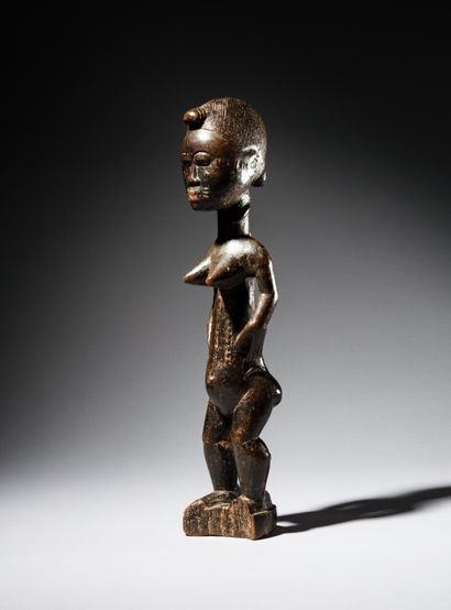 null STATUETTE BAOULÉ, BLOLO BIA, CÔTE D'IVOIRE
Bois
H. 37 cm

Provenance :
Ancienne...