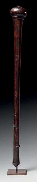 null - GOGO CLUB, TANZANIA
Wood
H. 56 cm
Straight club with a tapered handle opening...