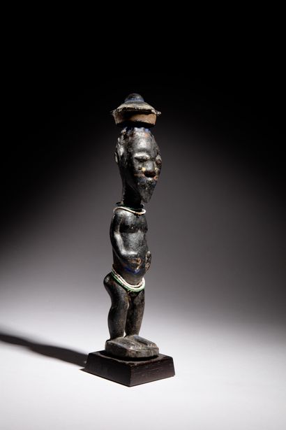 null • STATUE KOULANGO, CÔTE D'IVOIRE
Bois, perles
H. 30 cm
Représentant un personnage...