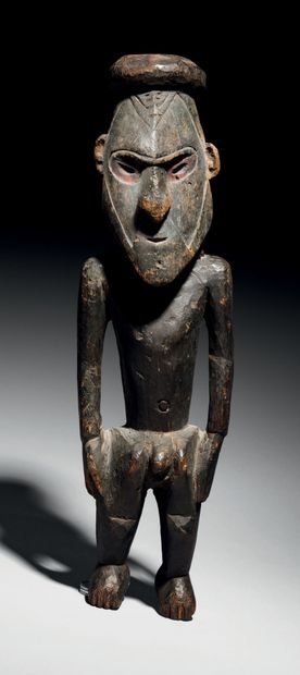 STATUE, VOKEO ISLAND, MOUTH OF THE SEPIK,...