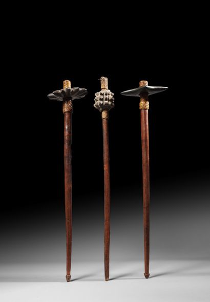 null THREE CLUBS, PAPUA NEW GUINEA
Wood and stone on a metal base. 1- Wooden handle...