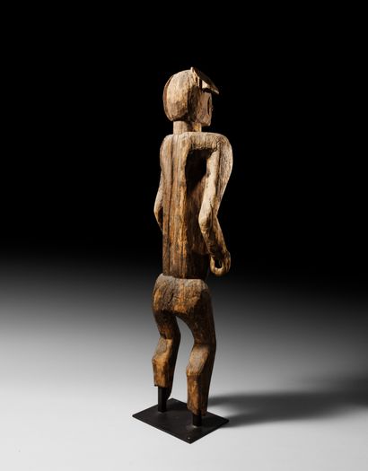 null IGBO STATUE, NIGERIA
Wood
H. 135 cm
Powerful Igbo statue representing a male...