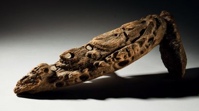 null SLOTTED DRUM FRONT, BLACKWATER RIVER, MIDDLE SEPIK, PAPUA NEW GUINEA
L. 62 cm

Provenance:
Pierre...