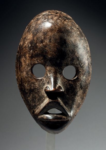 null DAN MASK, IVORY COAST
Wood 
H. 20,5 cm
Dan mask, representing a male face.
