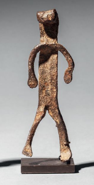null - LOBI CHARACTER, BURKINA FASO
Iron
H. 12,4 cm
Small character forged in a thick...