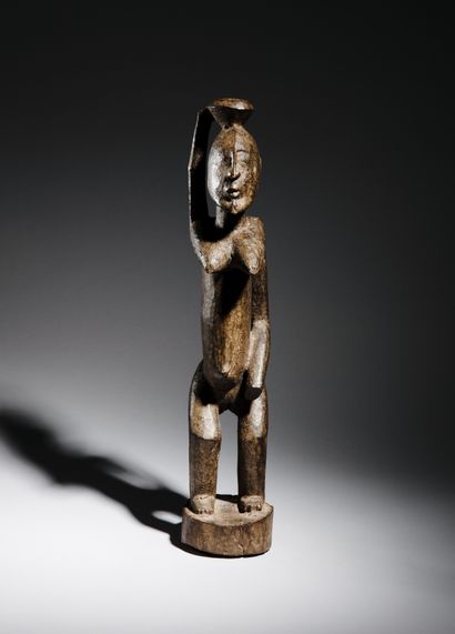 null DOGON STATUE, MALI
Wood
H. 51 cm

Provenance :
- Arthur S. Rothenberg, New York
-...