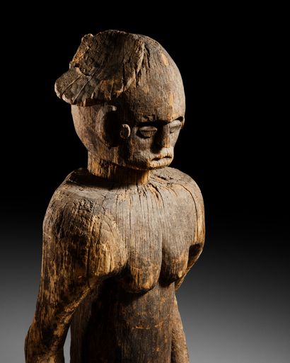 null IGBO STATUE, NIGERIA
Wood
H. 135 cm
Powerful Igbo statue representing a male...