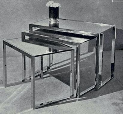 Jacques ADNET (1900-1984) Suite de trois tables gigognes à plateau rectangulaire...