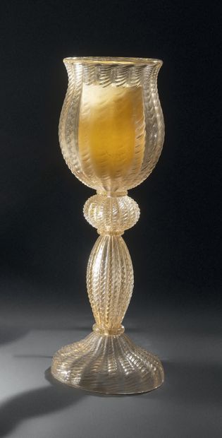 MURANO - ITALIE Paire de lampes à poser en verre filigrané or et blanc entièrement...
