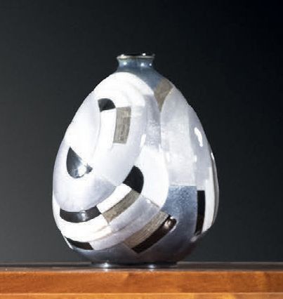 Camille FAURé (1874-1956) Vase « Primerose » à corps ovoïde et petit col étranglé...