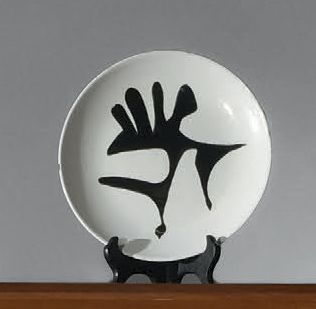 Jean LURCAT (1892-1966) Abstraction
Small ceramic plate with black enamelled decoration...
