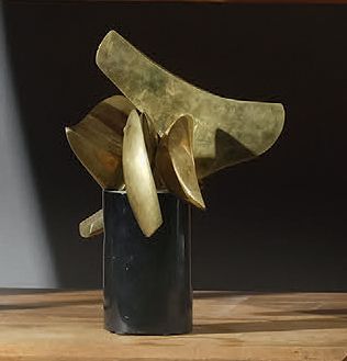 Alicia Penalba (1913-1982) Petit soleil, 1974
Bronze patiné
Signé et inscrit « E.A »...