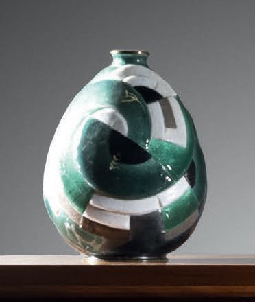 Camille FAURÉ (1874-1956) Vase « Primerose » à corps ovoïde et petit col étranglé...