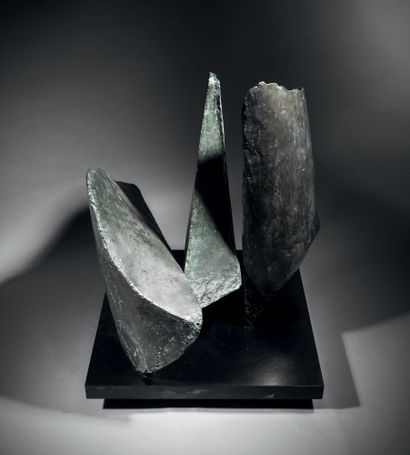 Alicia Penalba (1913-1982) Trio, 1972
Signé et numéroté « 1/8 »
Porte le cachet du...