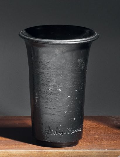 Jean MARAIS (1913-1998) Vase cornet en terre cuite patinée canon de fusil à corps...