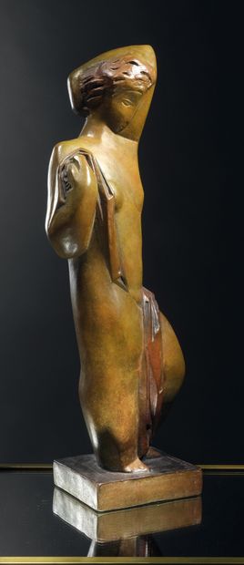 Joseph CSAKY (1888-1971) Femme debout (modèle créé en 1928).
Épreuve en bronze à...