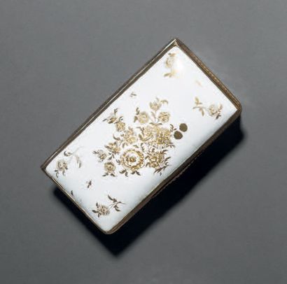 null Rectangular enamel box with gold flowers
Workshop of Pierre Fromery 2,5 x 9...