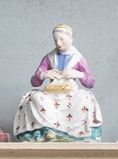 Meissen Statuette représentant une jeune couturière, à décor polychrome et or.
XVIIIe...