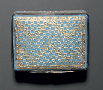 null Rectangular box with blue enamel and gold mesh decoration, mounted in silver
Fromery...