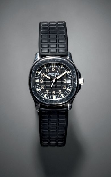 PATEK PHILIPPE Bracelet-montre en acier, modèle aquanaut. Cadran noir frappé à chiffres...