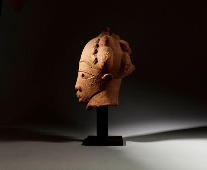 null Nok head, Nigeria
Terracotta
H. 25 cm

Thermoluminescence test ASA, dated 03/08/01

Nok...
