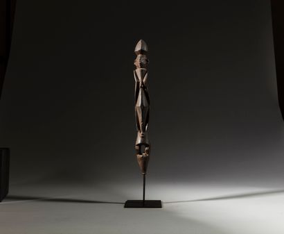 null Statuette Chamba
Nigeria
Bois, métal
H. 40 cm

Statuette Chamba figurant un...